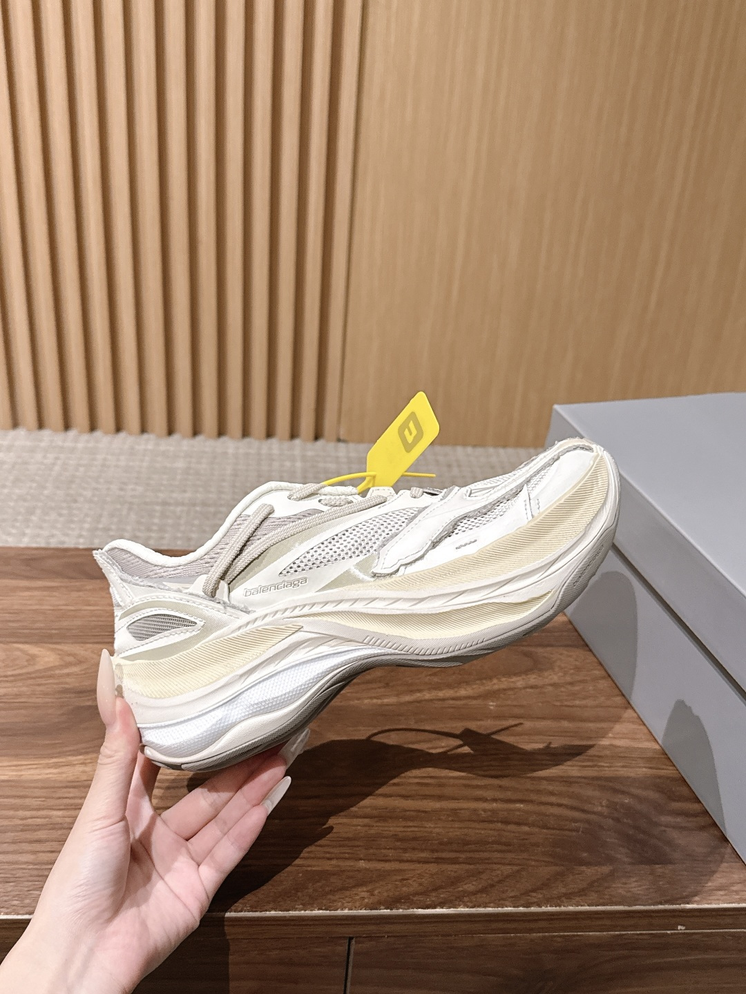 【顶级】Balenciaga JET#巴黎世家春夏最新款老爹鞋 运动鞋 采用标志性的解构主义设计 不规则剪裁 外露缝线与 【顶级】Balenciaga JET#巴黎世家春夏最新款老爹鞋 运动鞋 采用标志性的解构主义设计 不规则剪裁 外露缝线与