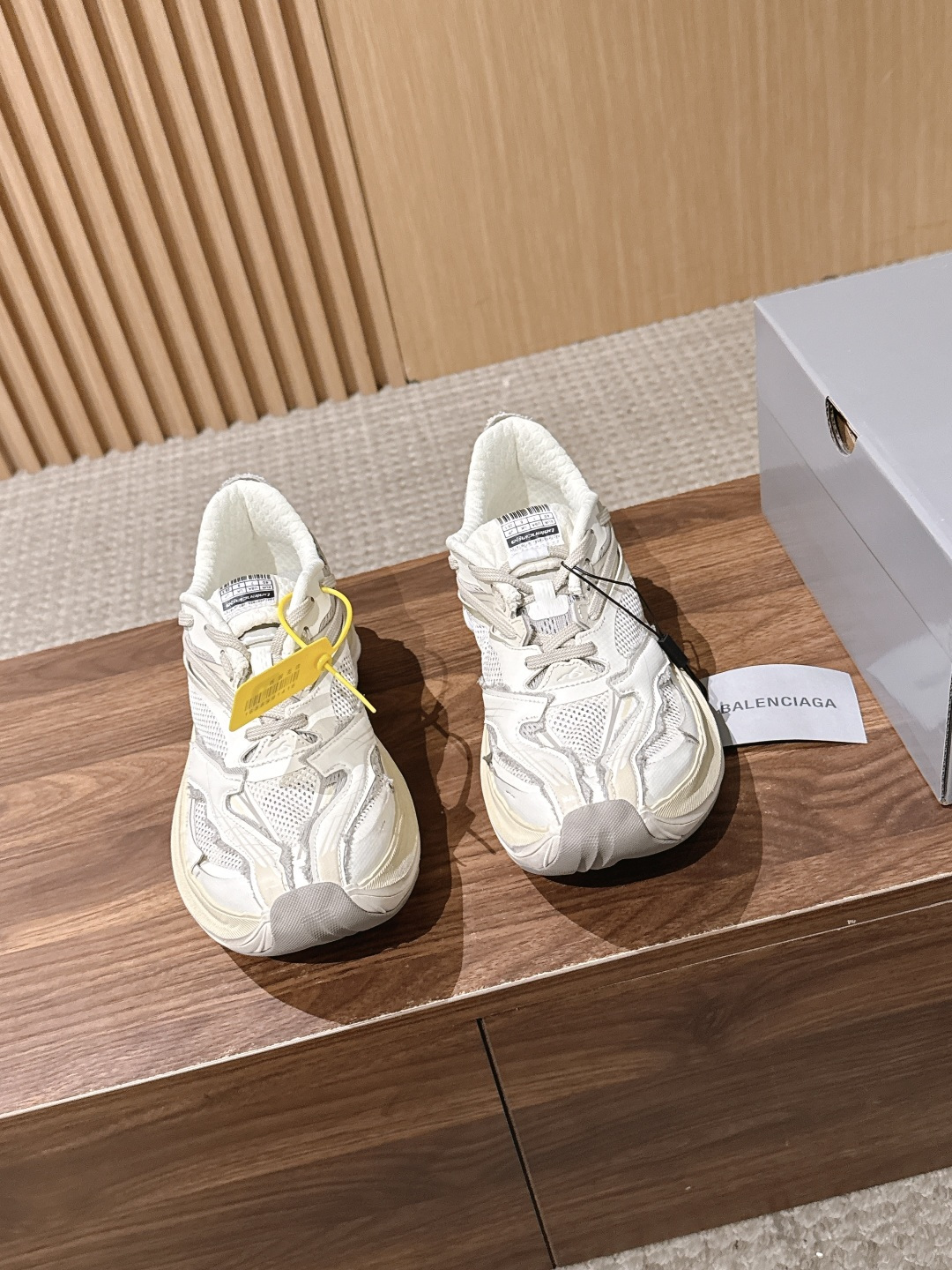 【顶级】Balenciaga JET#巴黎世家春夏最新款老爹鞋 运动鞋 采用标志性的解构主义设计 不规则剪裁 外露缝线与