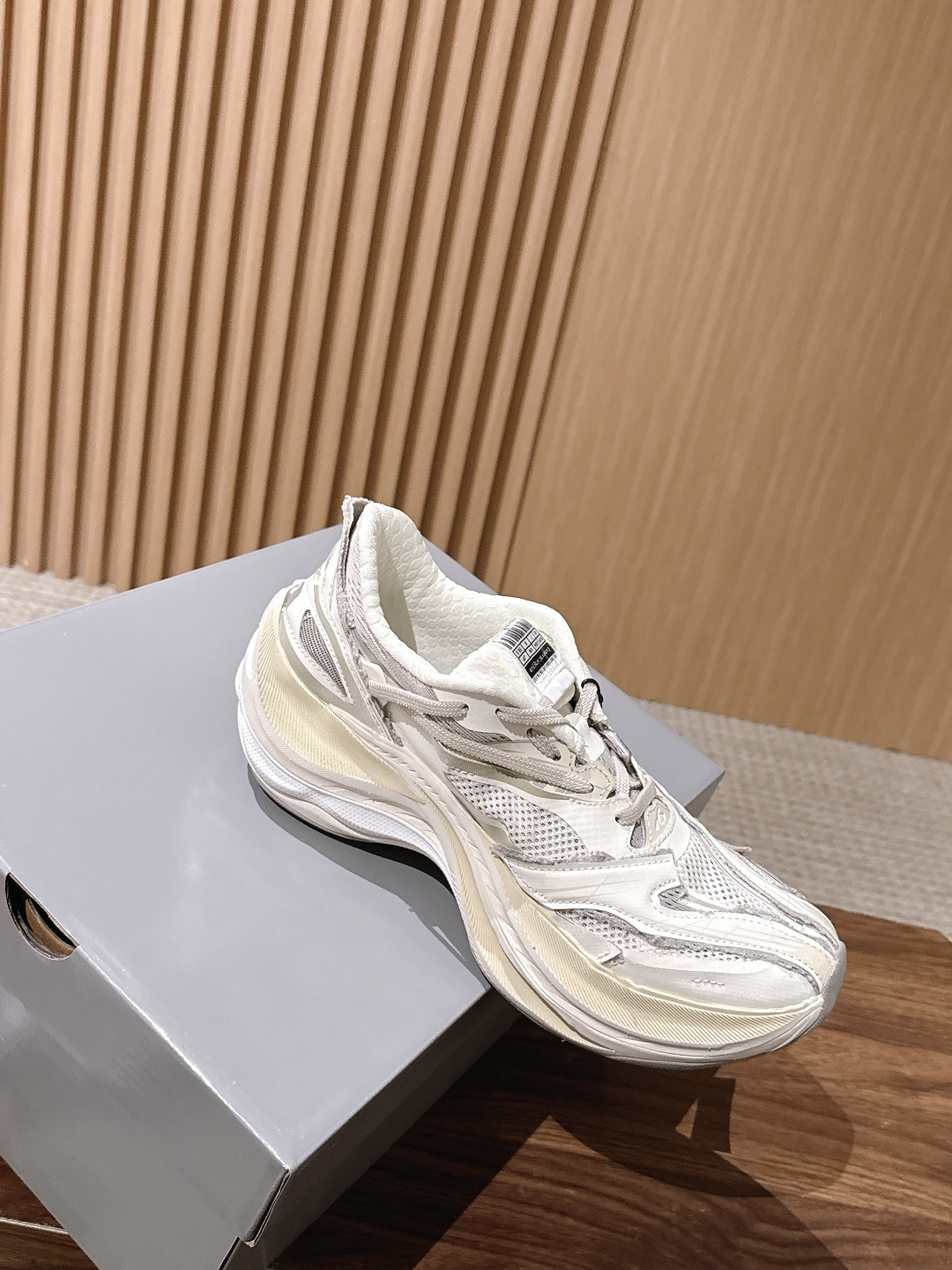 【顶级】Balenciaga JET#巴黎世家春夏最新款老爹鞋 运动鞋 采用标志性的解构主义设计 不规则剪裁 外露缝线与 【顶级】Balenciaga JET#巴黎世家春夏最新款老爹鞋 运动鞋 采用标志性的解构主义设计 不规则剪裁 外露缝线与