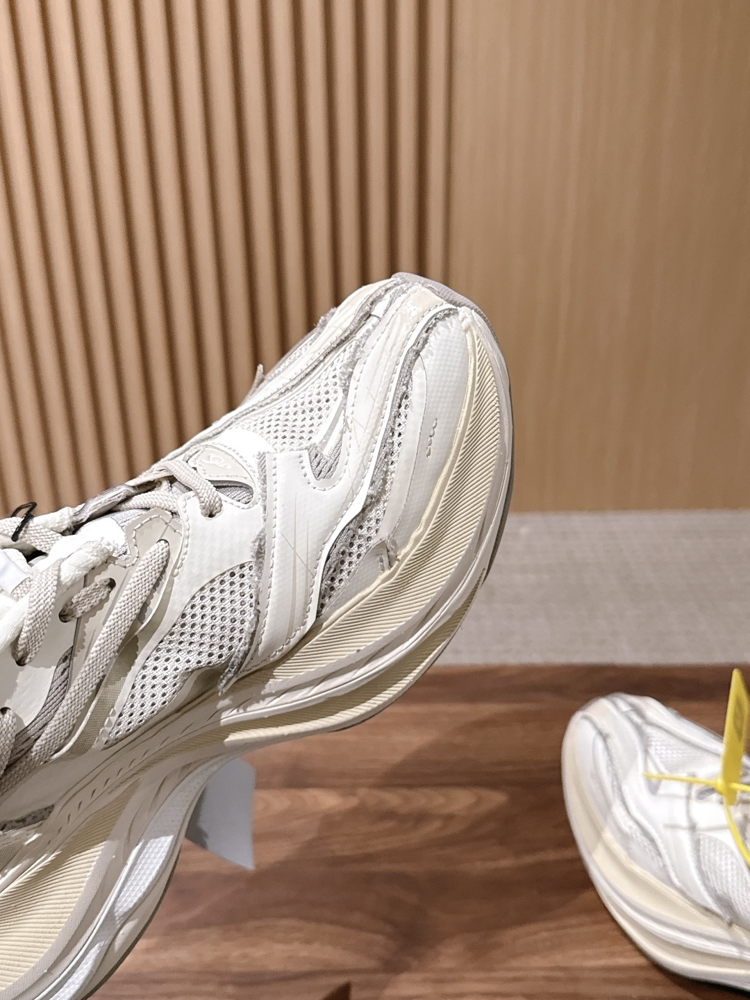 【顶级】Balenciaga JET#巴黎世家春夏最新款老爹鞋 运动鞋 采用标志性的解构主义设计 不规则剪裁 外露缝线与 【顶级】Balenciaga JET#巴黎世家春夏最新款老爹鞋 运动鞋 采用标志性的解构主义设计 不规则剪裁 外露缝线与