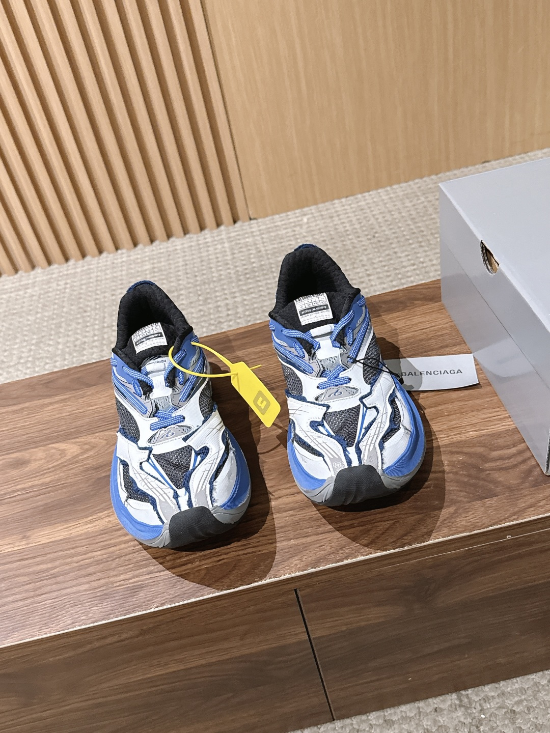 【顶级】Balenciaga JET#巴黎世家春夏最新款老爹鞋 运动鞋 采用标志性的解构主义设计 不规则剪裁 外露缝线与
