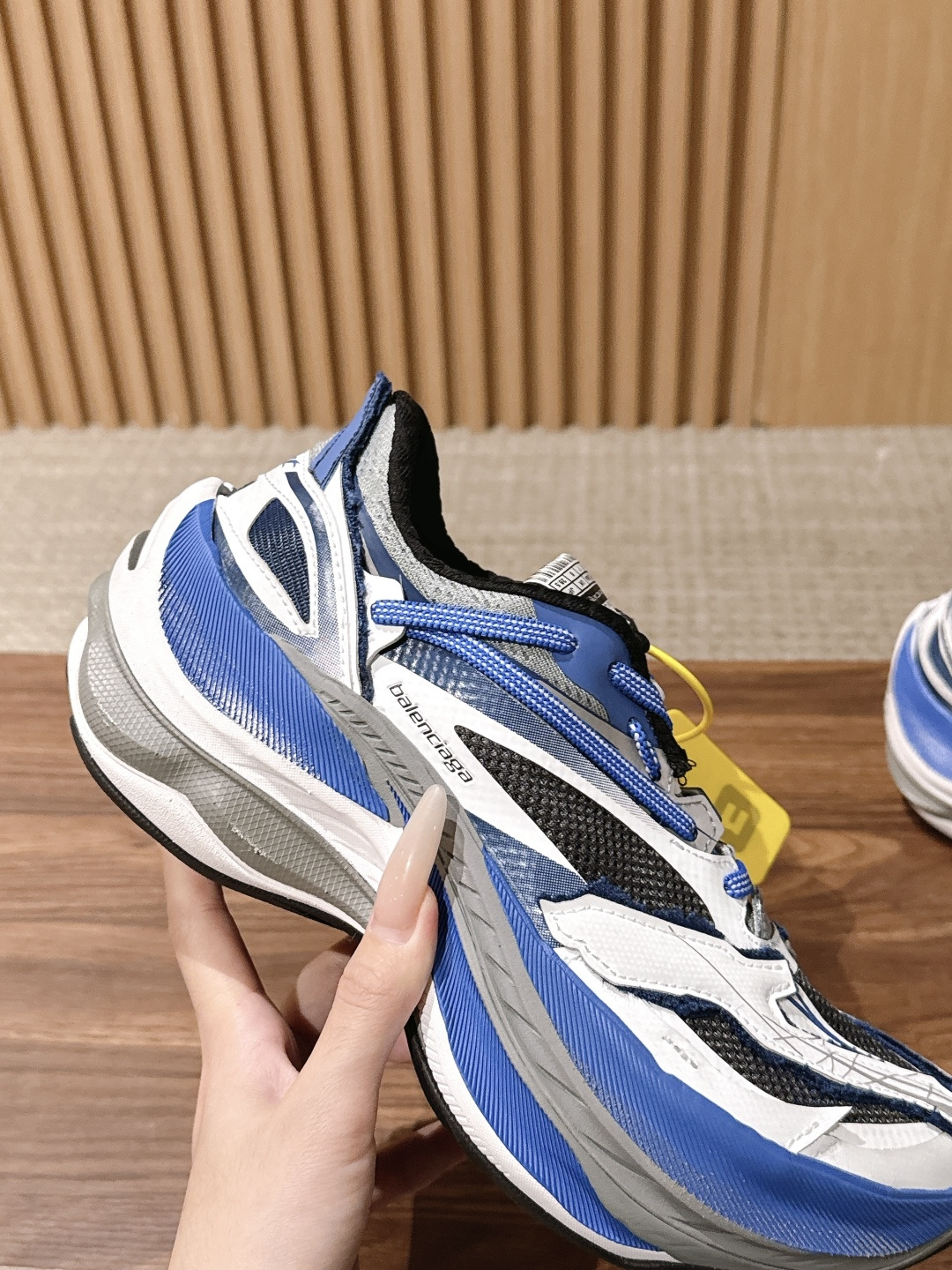 【顶级】Balenciaga JET#巴黎世家春夏最新款老爹鞋 运动鞋 采用标志性的解构主义设计 不规则剪裁 外露缝线与 【顶级】Balenciaga JET#巴黎世家春夏最新款老爹鞋 运动鞋 采用标志性的解构主义设计 不规则剪裁 外露缝线与