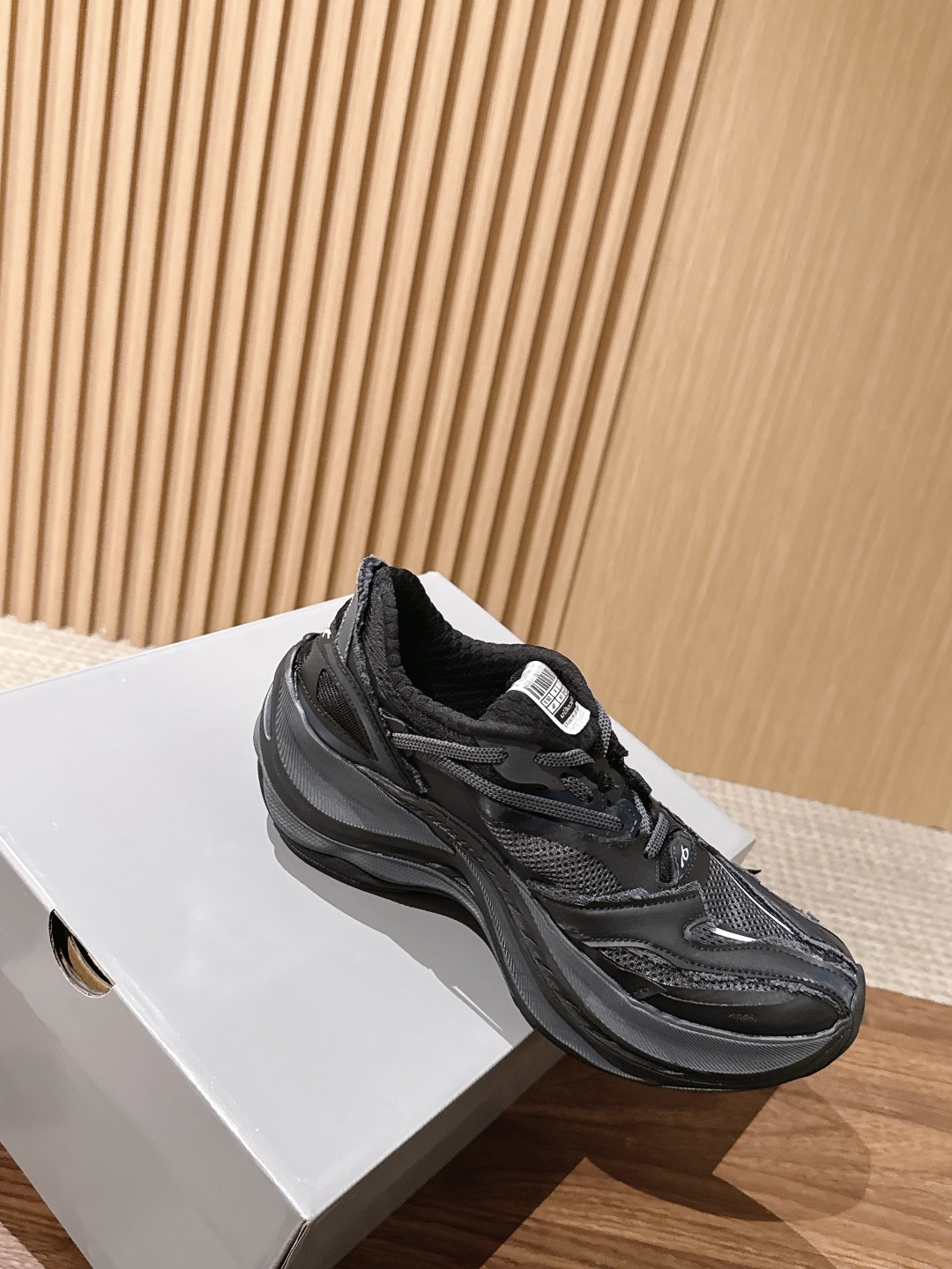 【顶级】Balenciaga JET#巴黎世家春夏最新款老爹鞋 运动鞋 采用标志性的解构主义设计 不规则剪裁 外露缝线与