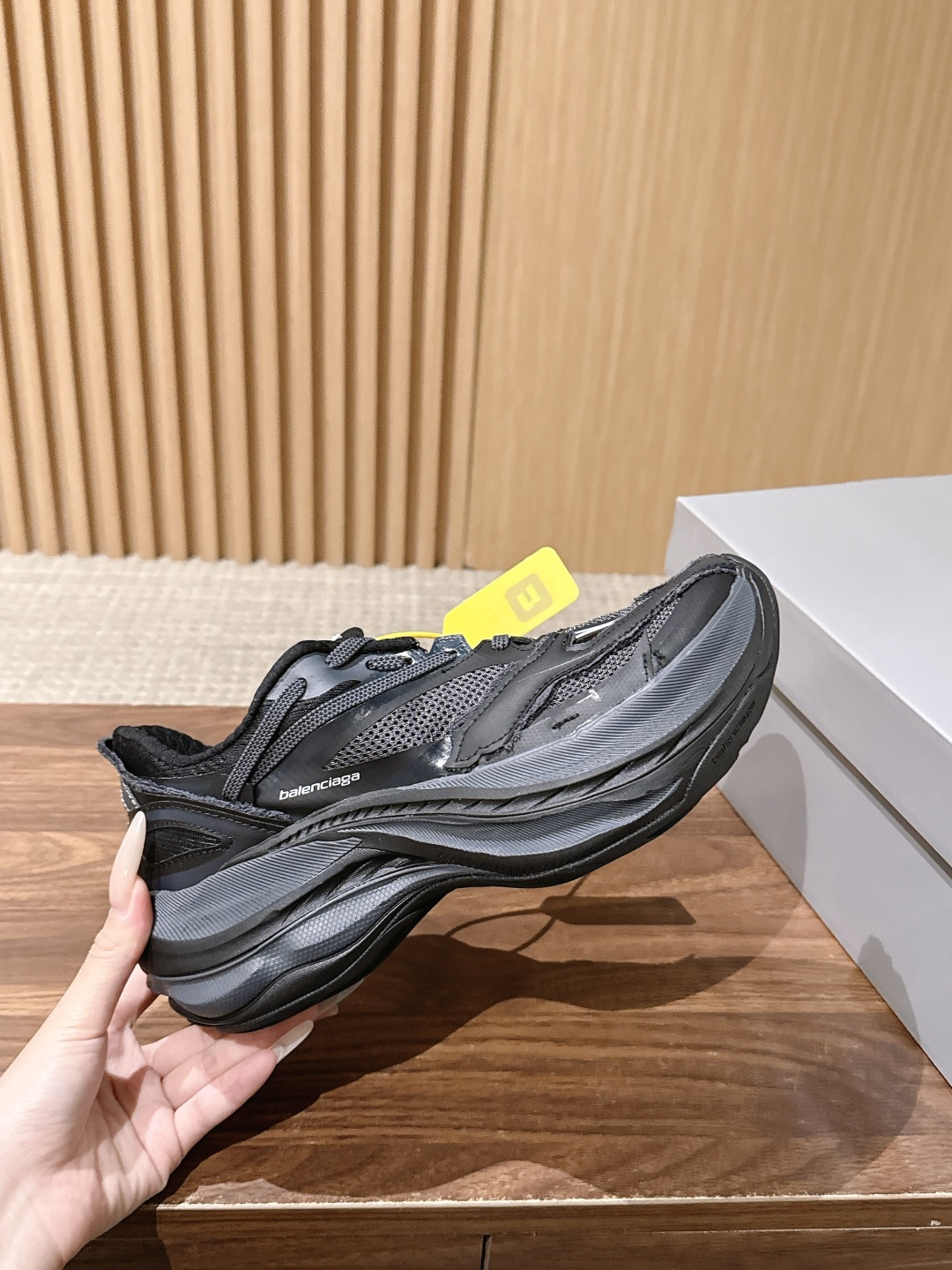 【顶级】Balenciaga JET#巴黎世家春夏最新款老爹鞋 运动鞋 采用标志性的解构主义设计 不规则剪裁 外露缝线与