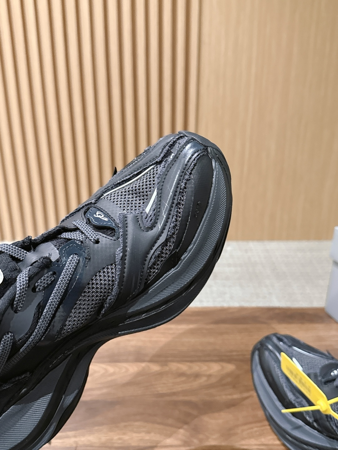 【顶级】Balenciaga JET#巴黎世家春夏最新款老爹鞋 运动鞋 采用标志性的解构主义设计 不规则剪裁 外露缝线与
