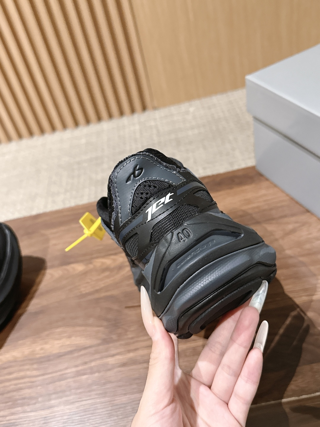 【顶级】Balenciaga JET#巴黎世家春夏最新款老爹鞋 运动鞋 采用标志性的解构主义设计 不规则剪裁 外露缝线与
