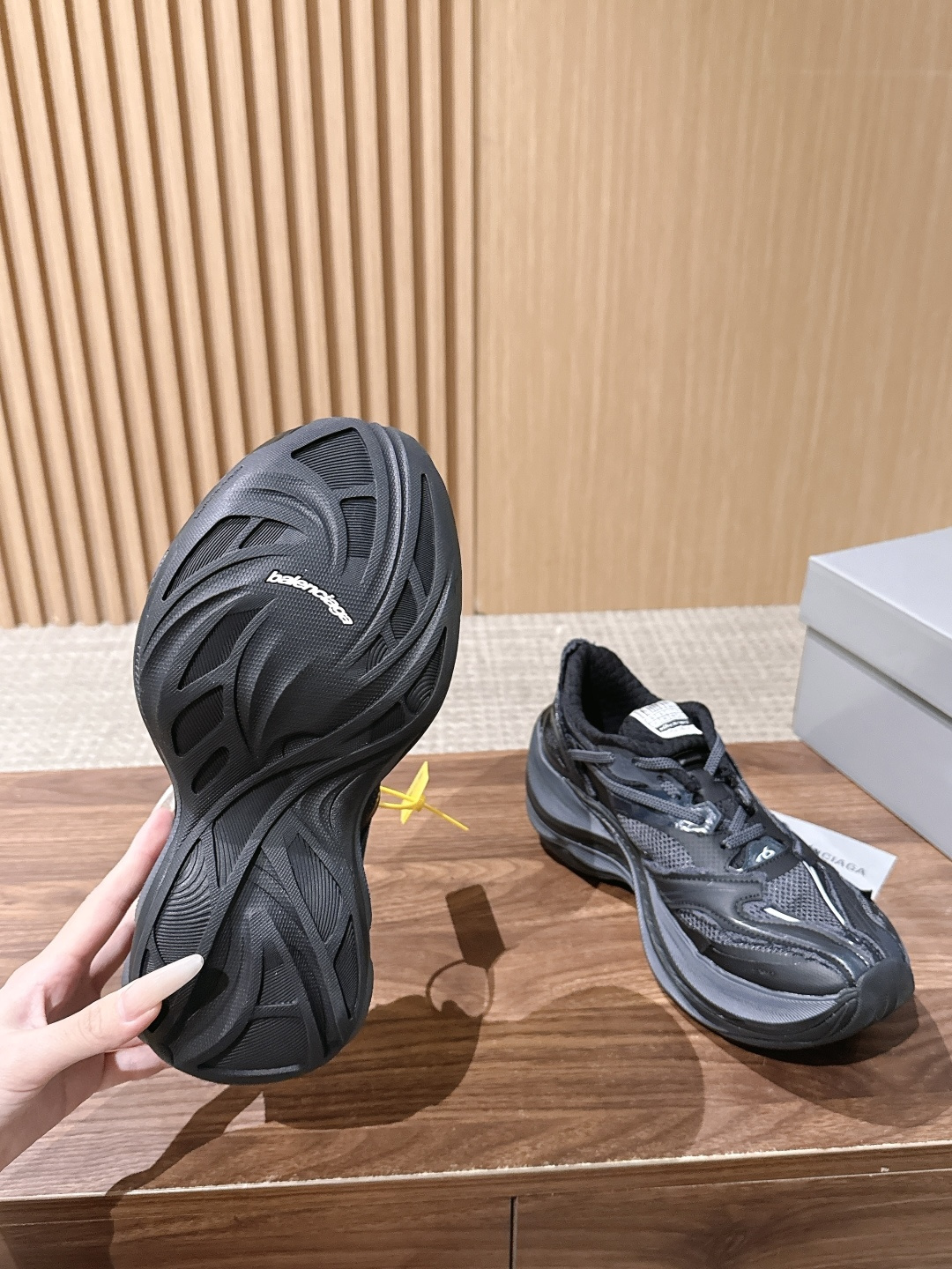 【顶级】Balenciaga JET#巴黎世家春夏最新款老爹鞋 运动鞋 采用标志性的解构主义设计 不规则剪裁 外露缝线与