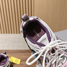 Balenciaga Radar 巴黎世家新款休闲运动鞋狠狠拿捏了 这双鞋把千禧复古和未来科技感焊在了一起 流线型鞋身+ Balenciaga Radar 巴黎世家新款休闲运动鞋狠狠拿捏了 这双鞋把千禧复古和未来科技感焊在了一起 流线型鞋身+