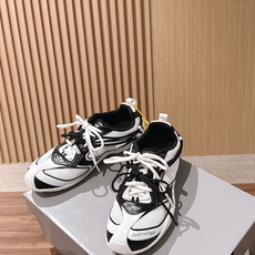 Balenciaga Radar 巴黎世家新款休闲运动鞋狠狠拿捏了 这双鞋把千禧复古和未来科技感焊在了一起 流线型鞋身+ Balenciaga Radar 巴黎世家新款休闲运动鞋狠狠拿捏了 这双鞋把千禧复古和未来科技感焊在了一起 流线型鞋身+