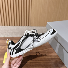 Balenciaga Radar 巴黎世家新款休闲运动鞋狠狠拿捏了 这双鞋把千禧复古和未来科技感焊在了一起 流线型鞋身+ Balenciaga Radar 巴黎世家新款休闲运动鞋狠狠拿捏了 这双鞋把千禧复古和未来科技感焊在了一起 流线型鞋身+