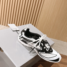 Balenciaga Radar 巴黎世家新款休闲运动鞋狠狠拿捏了 这双鞋把千禧复古和未来科技感焊在了一起 流线型鞋身+ Balenciaga Radar 巴黎世家新款休闲运动鞋狠狠拿捏了 这双鞋把千禧复古和未来科技感焊在了一起 流线型鞋身+
