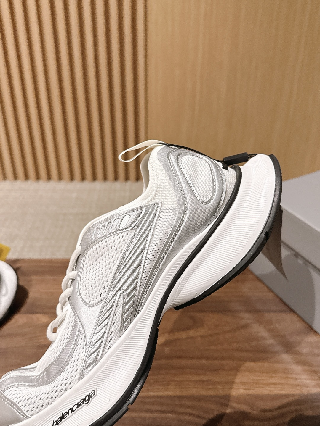 【顶级】 Balenciaga 巴黎世家 CIRCUIT 男士运动鞋12代半布面老爹鞋出货 延续潮流跑鞋做旧老爹鞋,鞋身 【顶级】 Balenciaga 巴黎世家 CIRCUIT 男士运动鞋12代半布面老爹鞋出货 延续潮流跑鞋做旧老爹鞋,鞋身