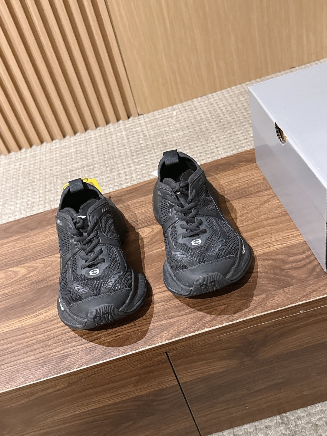 【顶级】 Balenciaga 巴黎世家 CIRCUIT 男士运动鞋12代半布面老爹鞋出货 延续潮流跑鞋做旧老爹鞋，鞋身