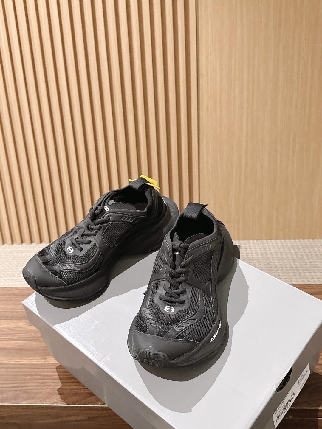 【顶级】 Balenciaga 巴黎世家 CIRCUIT 男士运动鞋12代半布面老爹鞋出货 延续潮流跑鞋做旧老爹鞋,鞋身 【顶级】 Balenciaga 巴黎世家 CIRCUIT 男士运动鞋12代半布面老爹鞋出货 延续潮流跑鞋做旧老爹鞋,鞋身