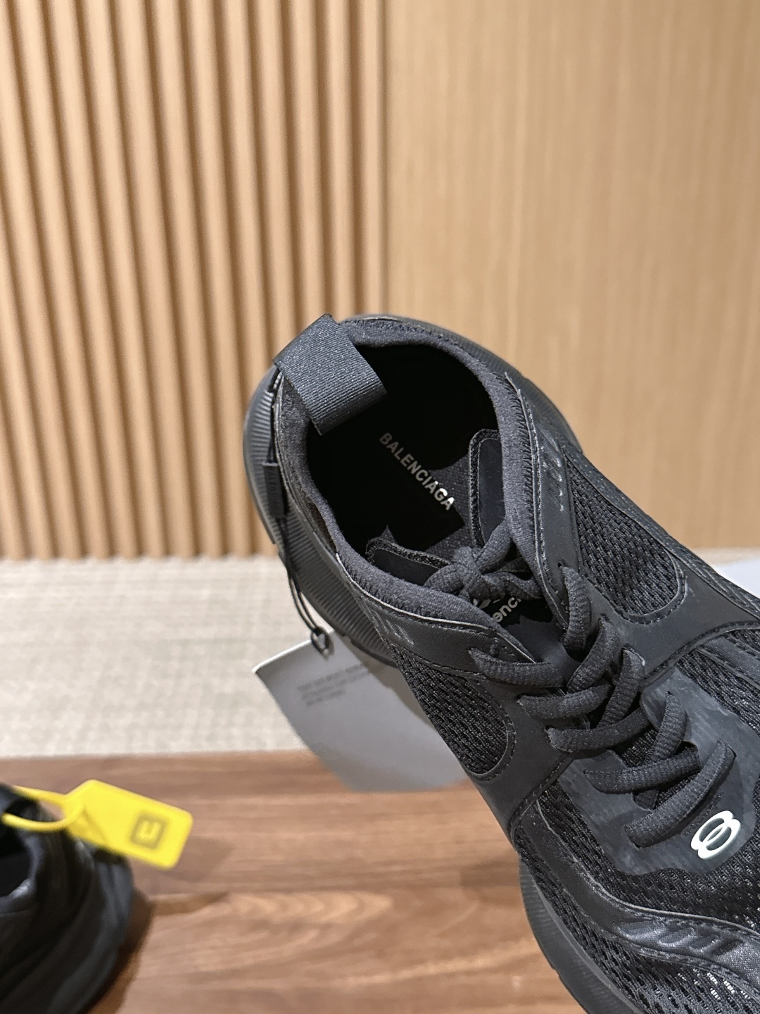 【顶级】 Balenciaga 巴黎世家 CIRCUIT 男士运动鞋12代半布面老爹鞋出货 延续潮流跑鞋做旧老爹鞋,鞋身 【顶级】 Balenciaga 巴黎世家 CIRCUIT 男士运动鞋12代半布面老爹鞋出货 延续潮流跑鞋做旧老爹鞋,鞋身