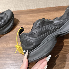 【顶级】 Balenciaga 巴黎世家 CIRCUIT 男士运动鞋12代半布面老爹鞋出货 延续潮流跑鞋做旧老爹鞋,鞋身 【顶级】 Balenciaga 巴黎世家 CIRCUIT 男士运动鞋12代半布面老爹鞋出货 延续潮流跑鞋做旧老爹鞋,鞋身