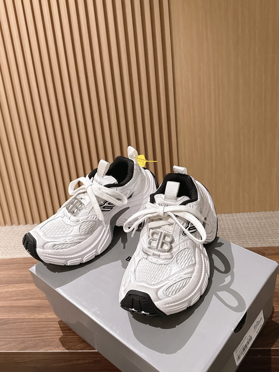 Balenciaga 10XL# 巴黎世家新款运动鞋强势出货 重工打造 所有配件均通过定做出产正品裁片 正确字体电绣 粗 Balenciaga 10XL# 巴黎世家新款运动鞋强势出货 重工打造 所有配件均通过定做出产正品裁片 正确字体电绣 粗
