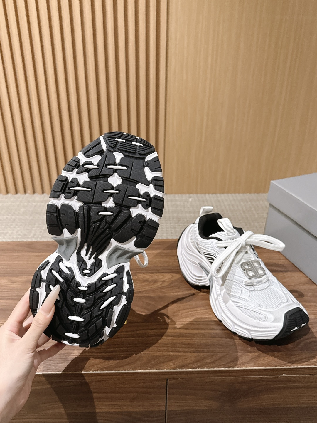 Balenciaga 10XL# 巴黎世家新款运动鞋强势出货 重工打造 所有配件均通过定做出产正品裁片 正确字体电绣 粗 Balenciaga 10XL# 巴黎世家新款运动鞋强势出货 重工打造 所有配件均通过定做出产正品裁片 正确字体电绣 粗