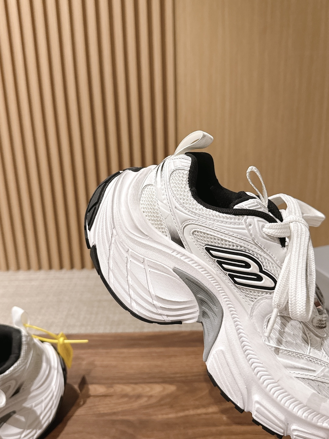 Balenciaga 10XL# 巴黎世家新款运动鞋强势出货 重工打造 所有配件均通过定做出产正品裁片 正确字体电绣 粗 Balenciaga 10XL# 巴黎世家新款运动鞋强势出货 重工打造 所有配件均通过定做出产正品裁片 正确字体电绣 粗