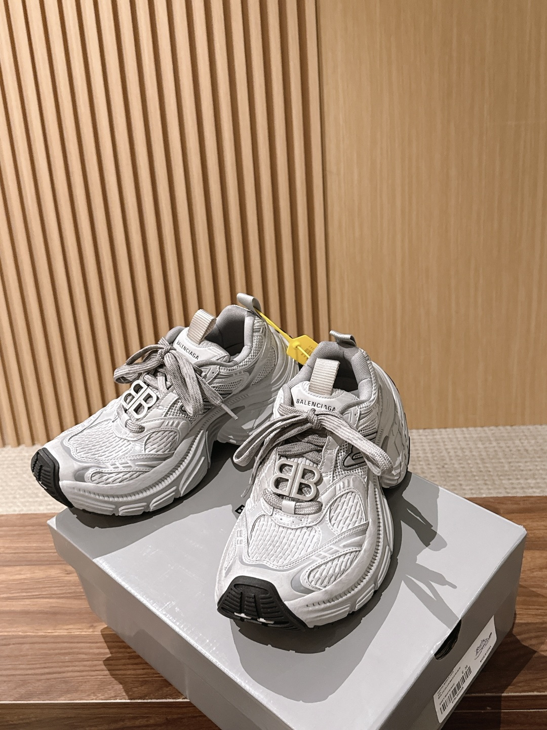 Balenciaga 10XL# 巴黎世家新款运动鞋强势出货 重工打造 所有配件均通过定做出产正品裁片 正确字体电绣 粗 Balenciaga 10XL# 巴黎世家新款运动鞋强势出货 重工打造 所有配件均通过定做出产正品裁片 正确字体电绣 粗