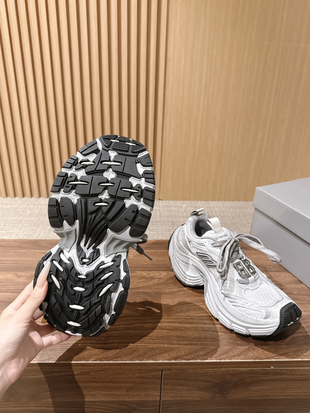Balenciaga 10XL# 巴黎世家新款运动鞋强势出货 重工打造 所有配件均通过定做出产正品裁片 正确字体电绣 粗 Balenciaga 10XL# 巴黎世家新款运动鞋强势出货 重工打造 所有配件均通过定做出产正品裁片 正确字体电绣 粗