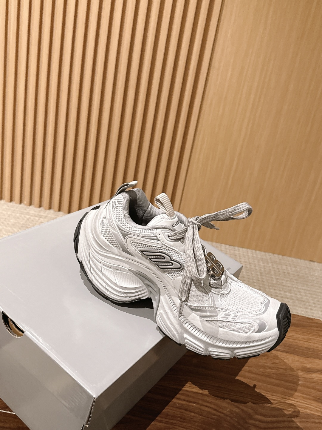 Balenciaga 10XL# 巴黎世家新款运动鞋强势出货 重工打造 所有配件均通过定做出产正品裁片 正确字体电绣 粗 Balenciaga 10XL# 巴黎世家新款运动鞋强势出货 重工打造 所有配件均通过定做出产正品裁片 正确字体电绣 粗