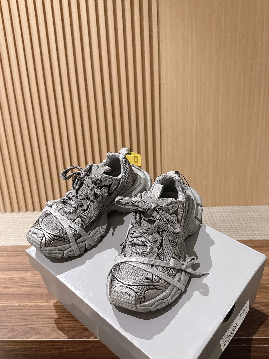 Balenciaga 巴黎世家九代最新爆款3XL Sneaker系列 情侣款 休闲 老爹鞋 运动鞋 整体鞋型汲取了Ba Balenciaga 巴黎世家九代最新爆款3XL Sneaker系列 情侣款 休闲 老爹鞋 运动鞋 整体鞋型汲取了Ba