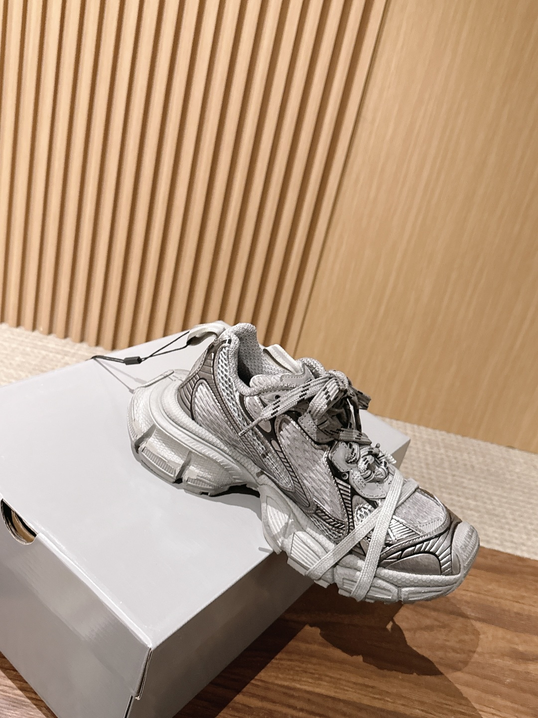 Balenciaga 巴黎世家九代最新爆款3XL Sneaker系列 情侣款 休闲 老爹鞋 运动鞋 整体鞋型汲取了Ba Balenciaga 巴黎世家九代最新爆款3XL Sneaker系列 情侣款 休闲 老爹鞋 运动鞋 整体鞋型汲取了Ba