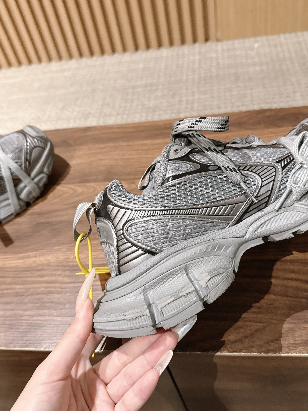 Balenciaga 巴黎世家九代最新爆款3XL Sneaker系列 情侣款 休闲 老爹鞋 运动鞋 整体鞋型汲取了Ba Balenciaga 巴黎世家九代最新爆款3XL Sneaker系列 情侣款 休闲 老爹鞋 运动鞋 整体鞋型汲取了Ba
