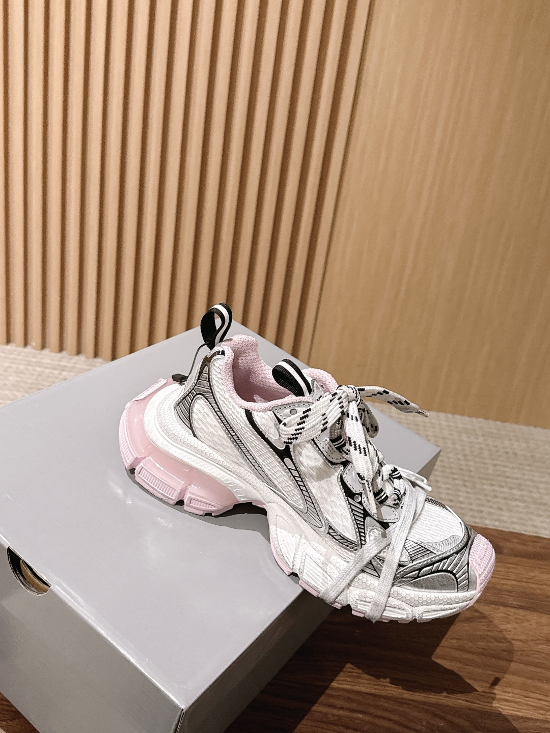 Balenciaga 巴黎世家九代最新爆款3XL Sneaker系列 情侣款 休闲 老爹鞋 运动鞋 整体鞋型汲取了Ba Balenciaga 巴黎世家九代最新爆款3XL Sneaker系列 情侣款 休闲 老爹鞋 运动鞋 整体鞋型汲取了Ba