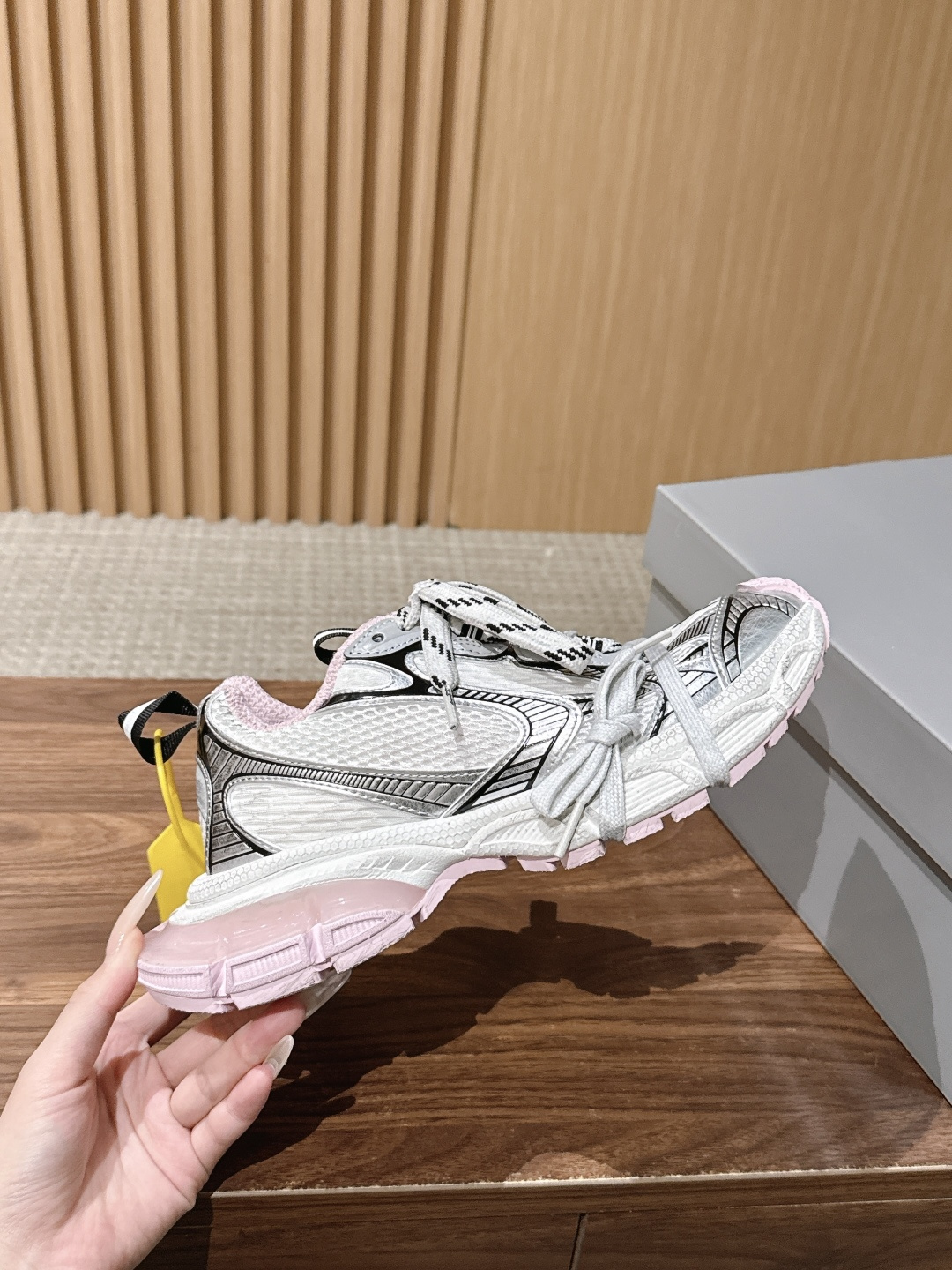 Balenciaga 巴黎世家九代最新爆款3XL Sneaker系列 情侣款 休闲 老爹鞋 运动鞋 整体鞋型汲取了Ba Balenciaga 巴黎世家九代最新爆款3XL Sneaker系列 情侣款 休闲 老爹鞋 运动鞋 整体鞋型汲取了Ba