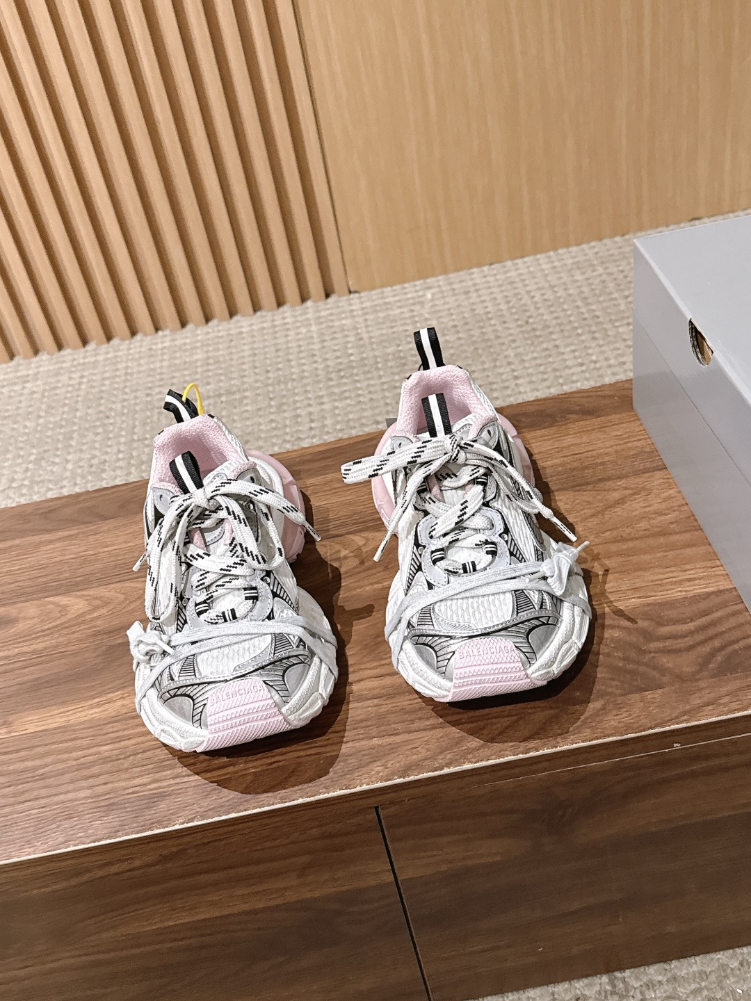 Balenciaga 巴黎世家九代最新爆款3XL Sneaker系列 情侣款 休闲 老爹鞋 运动鞋  整体鞋型汲取了Ba
