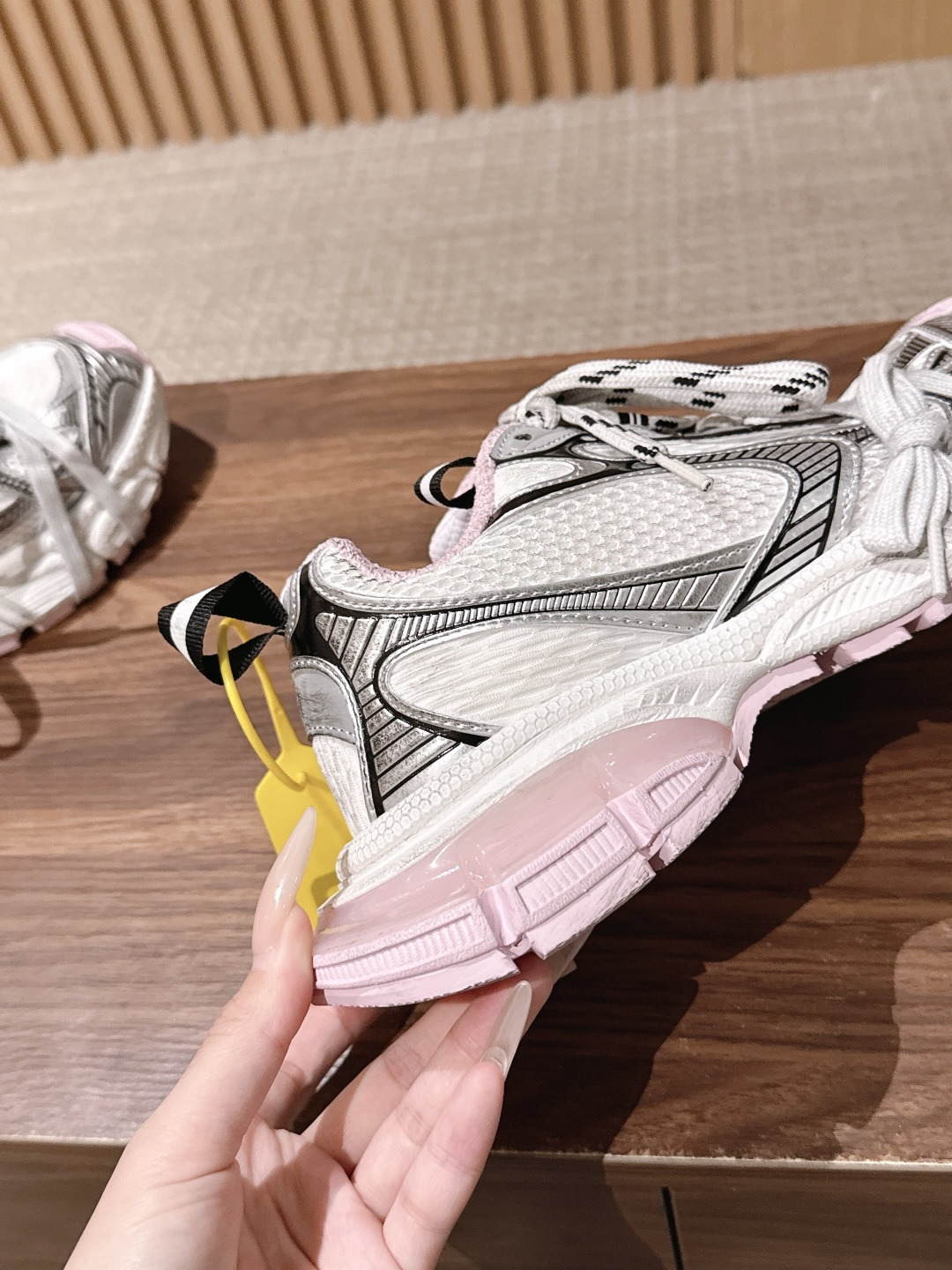Balenciaga 巴黎世家九代最新爆款3XL Sneaker系列 情侣款 休闲 老爹鞋 运动鞋 整体鞋型汲取了Ba Balenciaga 巴黎世家九代最新爆款3XL Sneaker系列 情侣款 休闲 老爹鞋 运动鞋 整体鞋型汲取了Ba