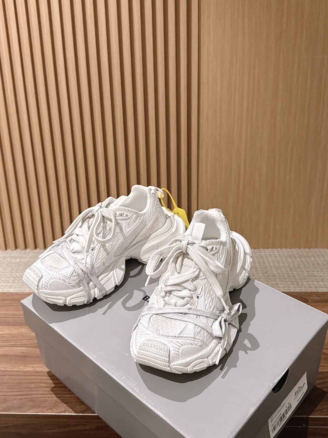 Balenciaga 巴黎世家九代最新爆款3XL Sneaker系列 情侣款 休闲 老爹鞋 运动鞋 整体鞋型汲取了Ba Balenciaga 巴黎世家九代最新爆款3XL Sneaker系列 情侣款 休闲 老爹鞋 运动鞋 整体鞋型汲取了Ba