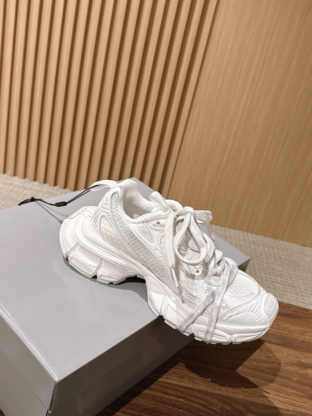 Balenciaga 巴黎世家九代最新爆款3XL Sneaker系列 情侣款 休闲 老爹鞋 运动鞋 整体鞋型汲取了Ba Balenciaga 巴黎世家九代最新爆款3XL Sneaker系列 情侣款 休闲 老爹鞋 运动鞋 整体鞋型汲取了Ba