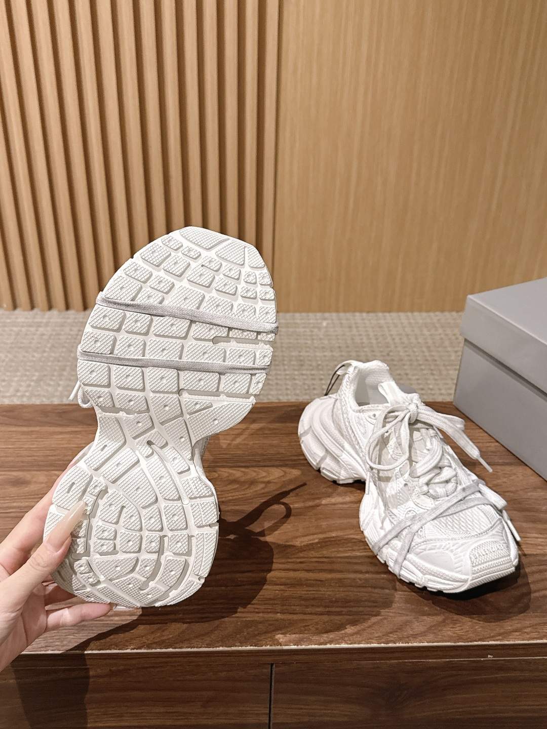 Balenciaga 巴黎世家九代最新爆款3XL Sneaker系列 情侣款 休闲 老爹鞋 运动鞋 整体鞋型汲取了Ba Balenciaga 巴黎世家九代最新爆款3XL Sneaker系列 情侣款 休闲 老爹鞋 运动鞋 整体鞋型汲取了Ba