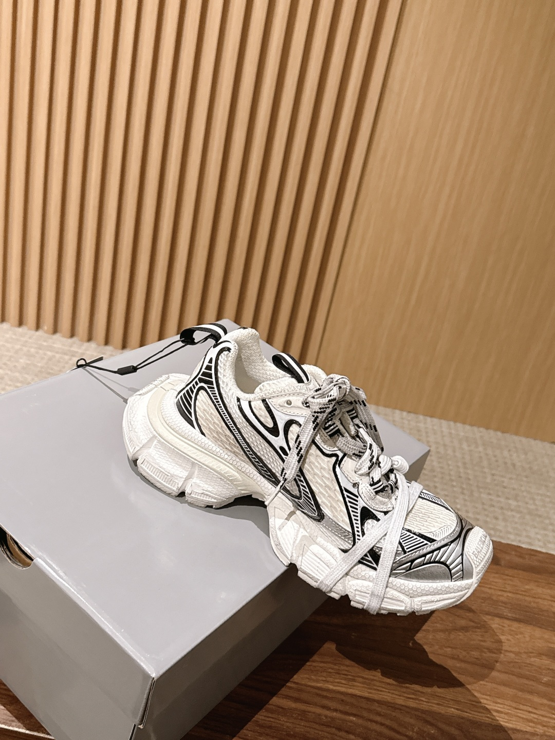 Balenciaga 巴黎世家九代最新爆款3XL Sneaker系列 情侣款 休闲 老爹鞋 运动鞋 整体鞋型汲取了Ba Balenciaga 巴黎世家九代最新爆款3XL Sneaker系列 情侣款 休闲 老爹鞋 运动鞋 整体鞋型汲取了Ba