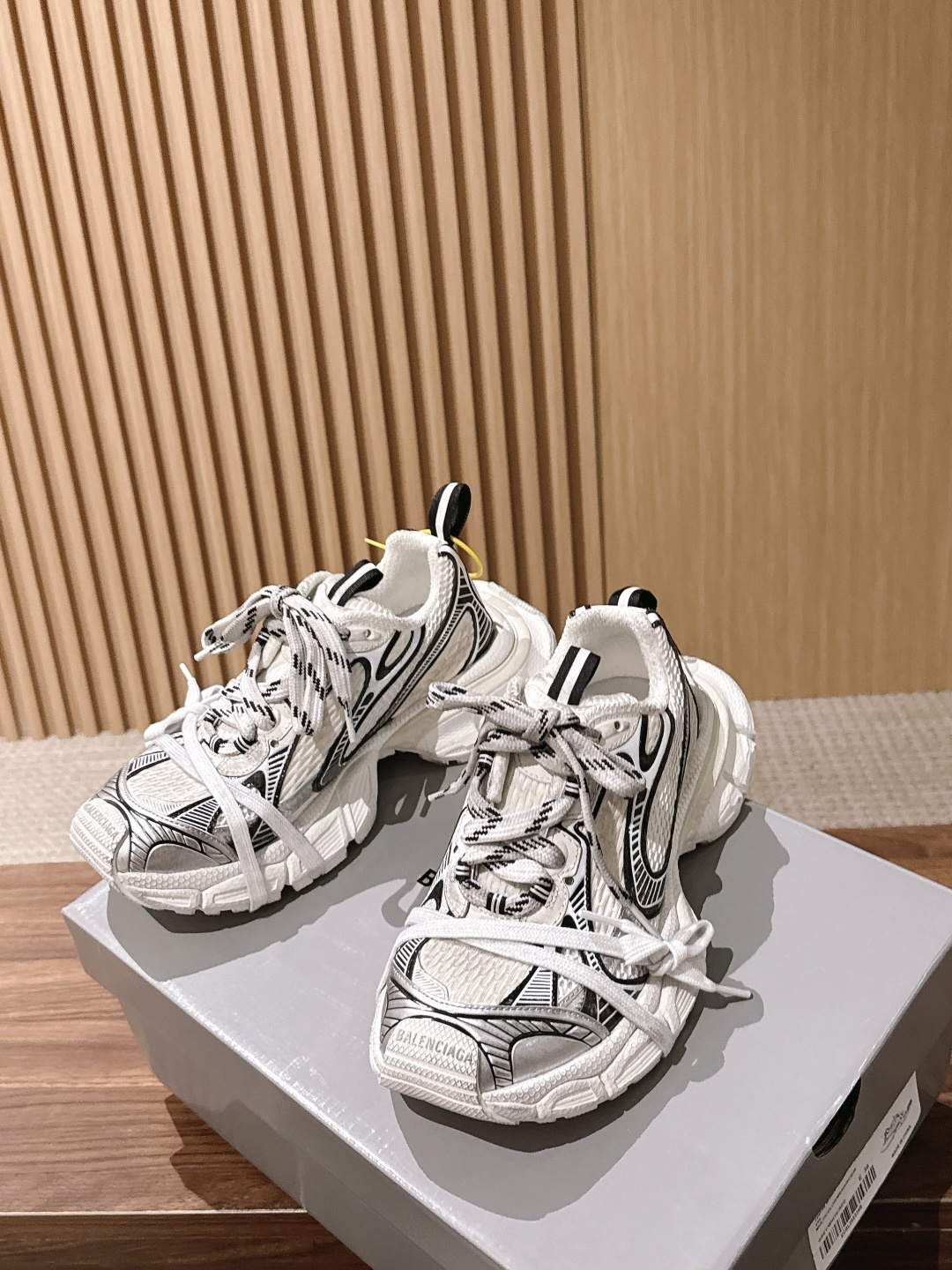Balenciaga 巴黎世家九代最新爆款3XL Sneaker系列 情侣款 休闲 老爹鞋 运动鞋 整体鞋型汲取了Ba Balenciaga 巴黎世家九代最新爆款3XL Sneaker系列 情侣款 休闲 老爹鞋 运动鞋 整体鞋型汲取了Ba