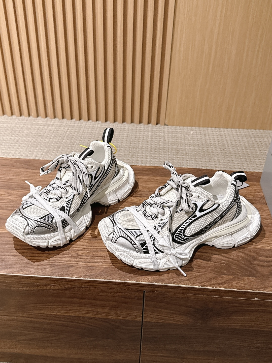 Balenciaga 巴黎世家九代最新爆款3XL Sneaker系列 情侣款 休闲 老爹鞋 运动鞋 整体鞋型汲取了Ba Balenciaga 巴黎世家九代最新爆款3XL Sneaker系列 情侣款 休闲 老爹鞋 运动鞋 整体鞋型汲取了Ba