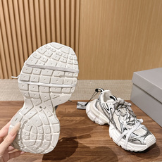 Balenciaga 巴黎世家九代最新爆款3XL Sneaker系列 情侣款 休闲 老爹鞋 运动鞋 整体鞋型汲取了Ba Balenciaga 巴黎世家九代最新爆款3XL Sneaker系列 情侣款 休闲 老爹鞋 运动鞋 整体鞋型汲取了Ba