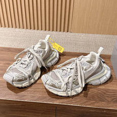 Balenciaga 巴黎世家九代最新爆款3XL Sneaker系列 情侣款 休闲 老爹鞋 运动鞋 整体鞋型汲取了Ba Balenciaga 巴黎世家九代最新爆款3XL Sneaker系列 情侣款 休闲 老爹鞋 运动鞋 整体鞋型汲取了Ba