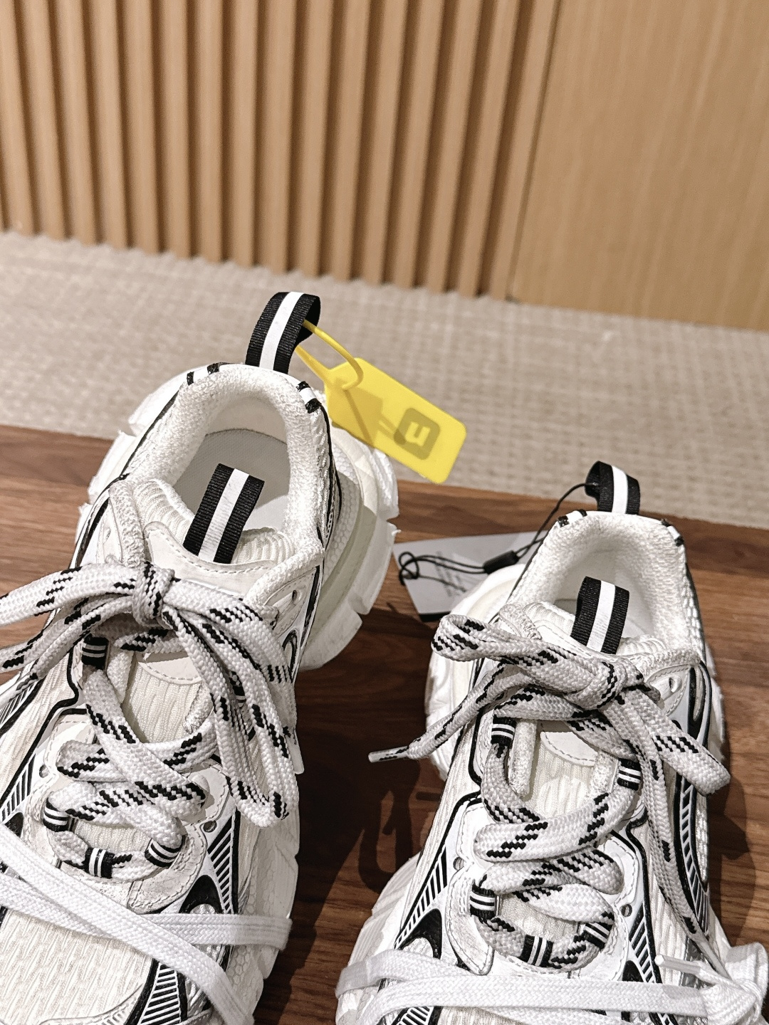 Balenciaga 巴黎世家九代最新爆款3XL Sneaker系列 情侣款 休闲 老爹鞋 运动鞋 整体鞋型汲取了Ba Balenciaga 巴黎世家九代最新爆款3XL Sneaker系列 情侣款 休闲 老爹鞋 运动鞋 整体鞋型汲取了Ba