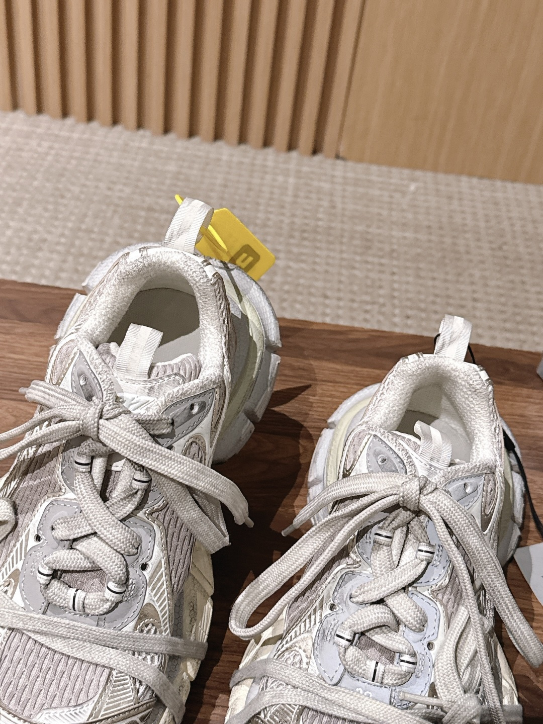 Balenciaga 巴黎世家九代最新爆款3XL Sneaker系列 情侣款 休闲 老爹鞋 运动鞋 整体鞋型汲取了Ba Balenciaga 巴黎世家九代最新爆款3XL Sneaker系列 情侣款 休闲 老爹鞋 运动鞋 整体鞋型汲取了Ba
