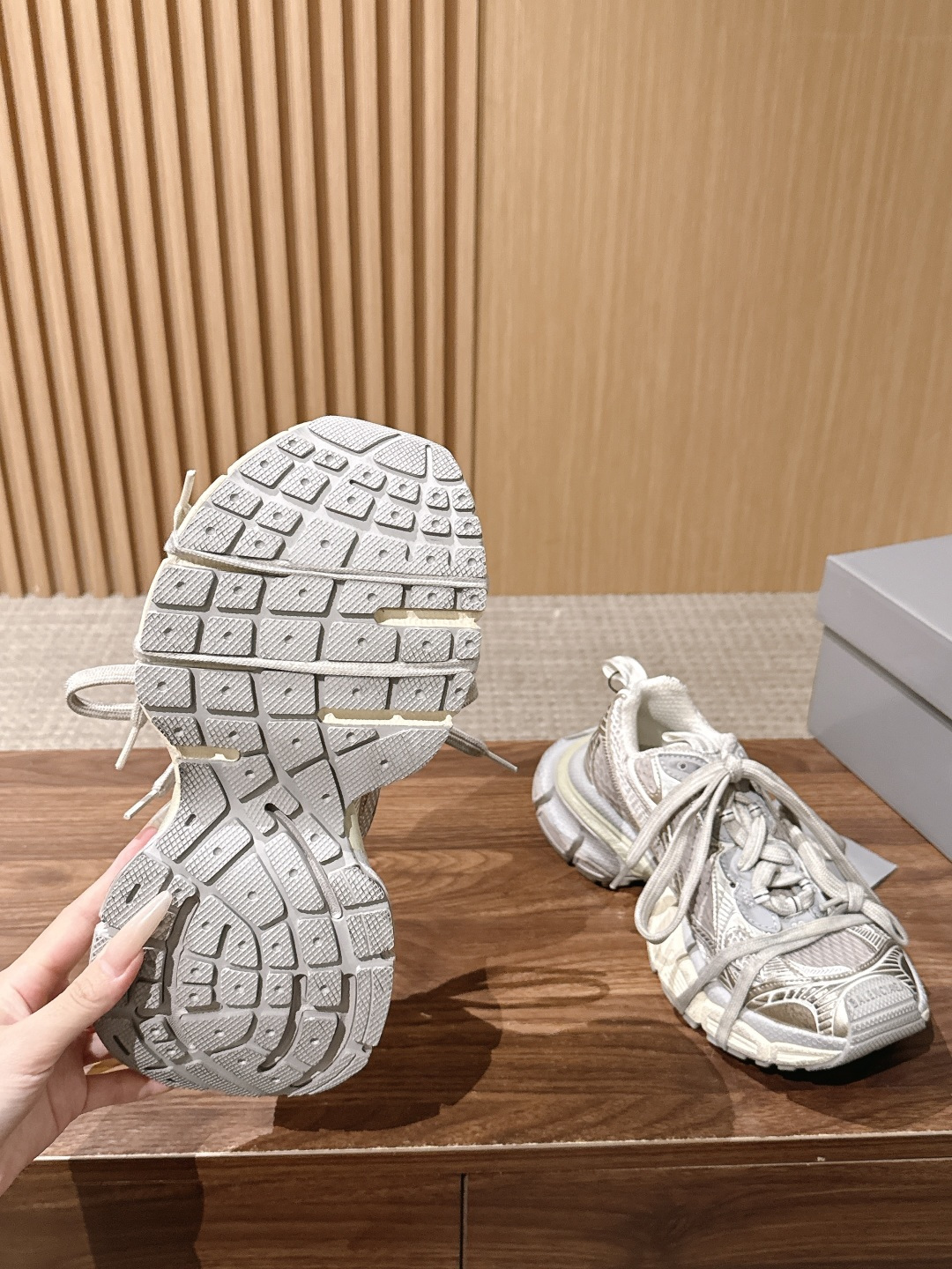 Balenciaga 巴黎世家九代最新爆款3XL Sneaker系列 情侣款 休闲 老爹鞋 运动鞋 整体鞋型汲取了Ba Balenciaga 巴黎世家九代最新爆款3XL Sneaker系列 情侣款 休闲 老爹鞋 运动鞋 整体鞋型汲取了Ba