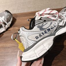 Balenciaga 巴黎世家九代最新爆款3XL Sneaker系列 情侣款 休闲 老爹鞋 运动鞋 整体鞋型汲取了Ba Balenciaga 巴黎世家九代最新爆款3XL Sneaker系列 情侣款 休闲 老爹鞋 运动鞋 整体鞋型汲取了Ba