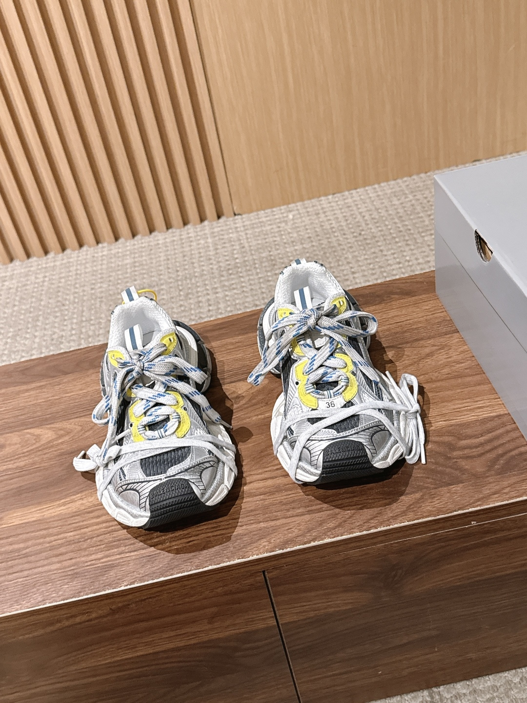 Balenciaga 巴黎世家九代最新爆款3XL Sneaker系列 情侣款 休闲 老爹鞋 运动鞋  整体鞋型汲取了Ba