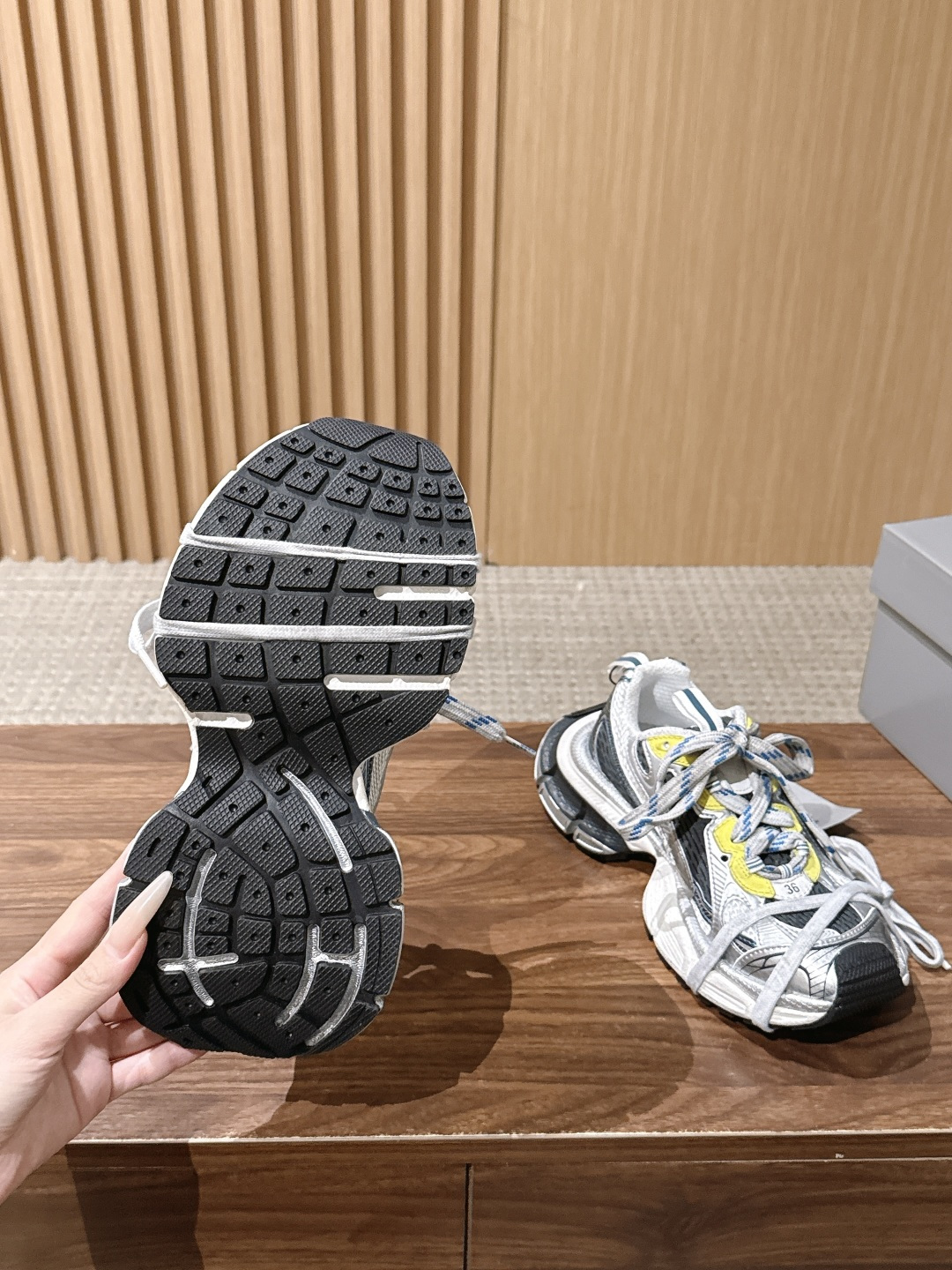 Balenciaga 巴黎世家九代最新爆款3XL Sneaker系列 情侣款 休闲 老爹鞋 运动鞋 整体鞋型汲取了Ba Balenciaga 巴黎世家九代最新爆款3XL Sneaker系列 情侣款 休闲 老爹鞋 运动鞋 整体鞋型汲取了Ba