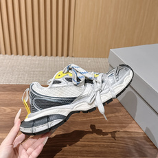 Balenciaga 巴黎世家九代最新爆款3XL Sneaker系列 情侣款 休闲 老爹鞋 运动鞋 整体鞋型汲取了Ba Balenciaga 巴黎世家九代最新爆款3XL Sneaker系列 情侣款 休闲 老爹鞋 运动鞋 整体鞋型汲取了Ba