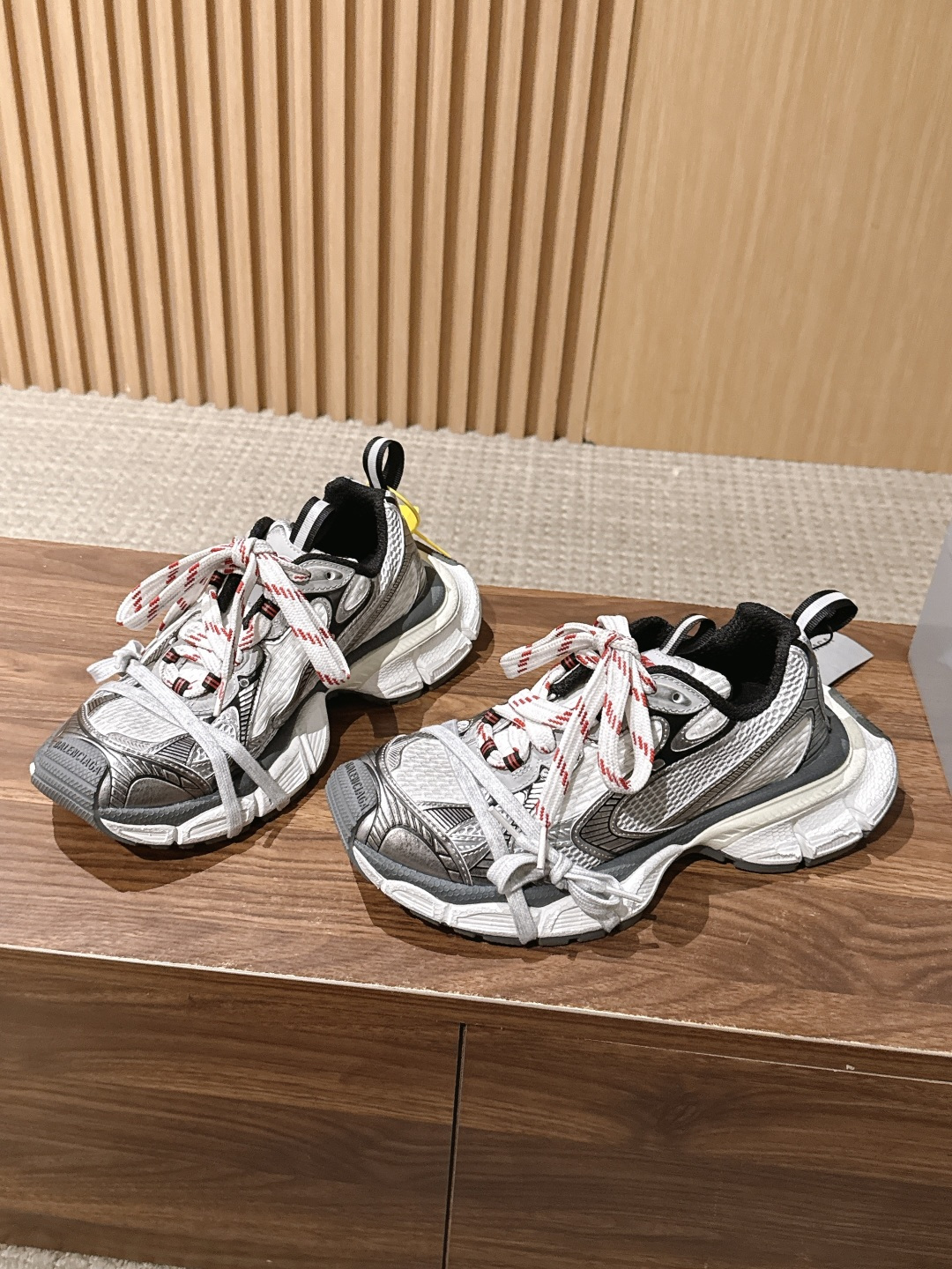 Balenciaga 巴黎世家九代最新爆款3XL Sneaker系列 情侣款 休闲 老爹鞋 运动鞋  整体鞋型汲取了Ba
