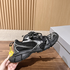 Balenciaga 巴黎世家九代最新爆款3XL Sneaker系列 情侣款 休闲 老爹鞋 运动鞋 整体鞋型汲取了Ba Balenciaga 巴黎世家九代最新爆款3XL Sneaker系列 情侣款 休闲 老爹鞋 运动鞋 整体鞋型汲取了Ba